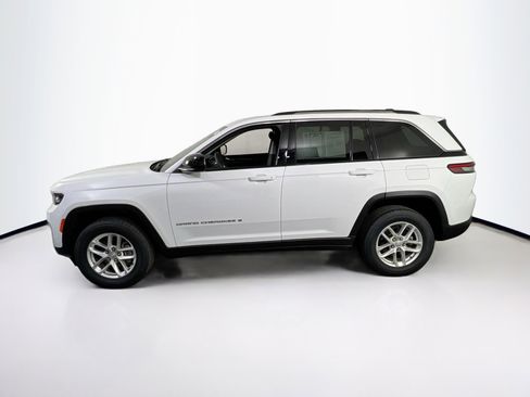 Used 2023 Jeep Grand Cherokee Laredo image 8