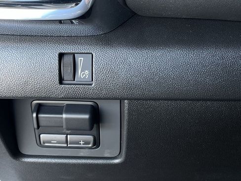 New 2025 GMC Canyon Elevation w/ Convenience Package image 18