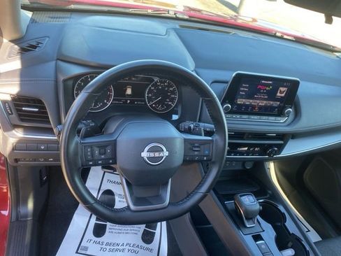 Used 2025 Nissan Rogue SV AWD/4WD image 17