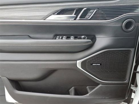 Used 2024 Jeep Wagoneer L Series II w/ Flexible Seating Group image 16