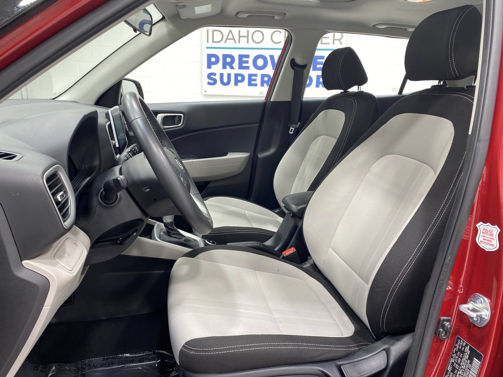 Used 2025 Hyundai Venue SEL FWD image 11