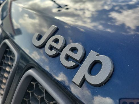 Used 2021 Jeep Compass Latitude w/ Sun and Sound Group AWD/4WD image 5