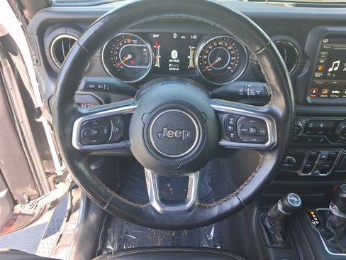 Used 2021 Jeep Gladiator Overland AWD/4WD image 12