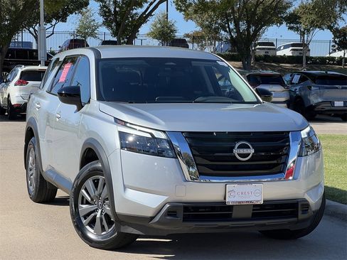 Certified 2025 Nissan Pathfinder S image 2