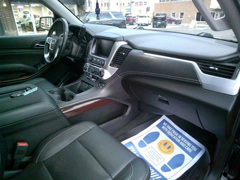 Used 2018 GMC Yukon SLT w/ HD Trailering Package image 11