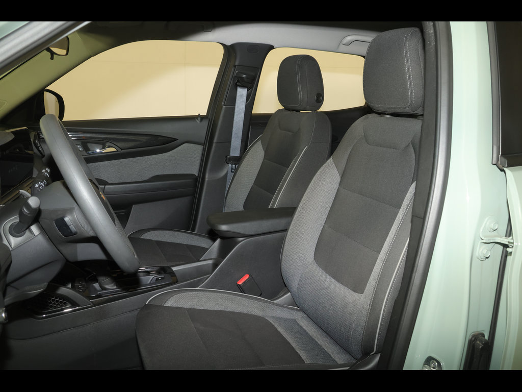 Used 2025 Chevrolet TrailBlazer LS w/ LS Convenience Package FWD image 12