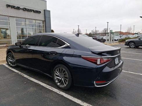 Used 2025 Lexus ES 300h Ultra Luxury image 2