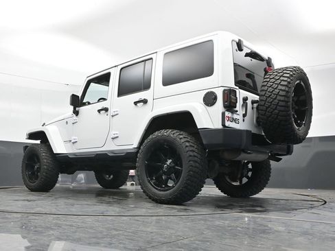 Used 2018 Jeep Wrangler Unlimited Sahara image 31