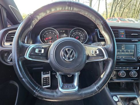 Used 2016 Volkswagen Golf S image 11