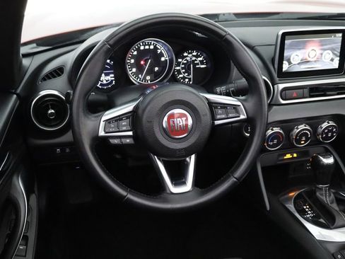Used 2017 FIAT 124 Spider Classica RWD image 12