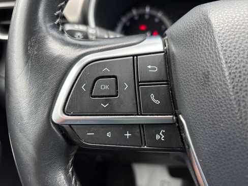 Used 2020 Toyota Highlander XLE AWD/4WD image 20