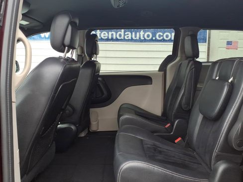 Used 2018 Dodge Grand Caravan SXT FWD image 9