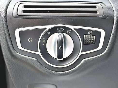 Used 2018 Mercedes-Benz GLC 300 4MATIC image 18