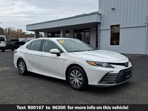 Used 2022 Toyota Camry LE image 1