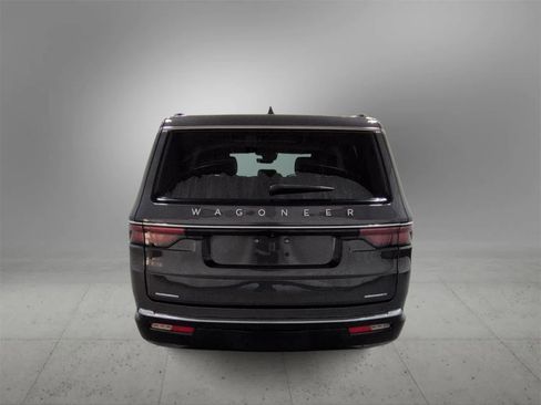 Used 2022 Jeep Wagoneer Series III w/ Premium Group I image 7