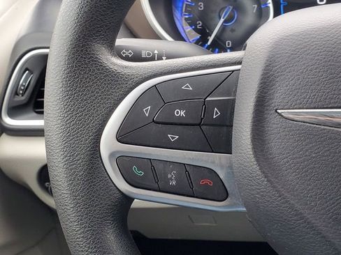 Used 2017 Chrysler Pacifica Touring image 20