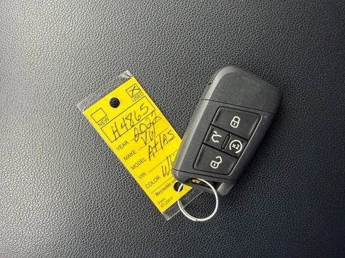 Used 2022 Volkswagen Atlas Cross Sport SE image 44