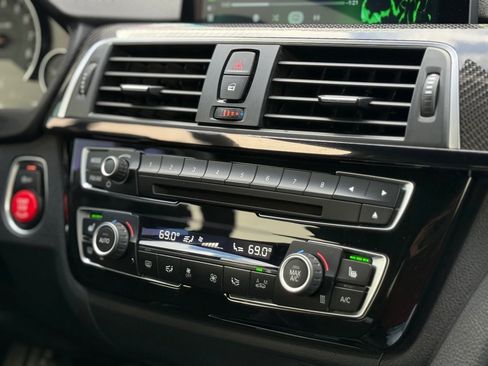 Used 2017 BMW M4 Coupe image 22