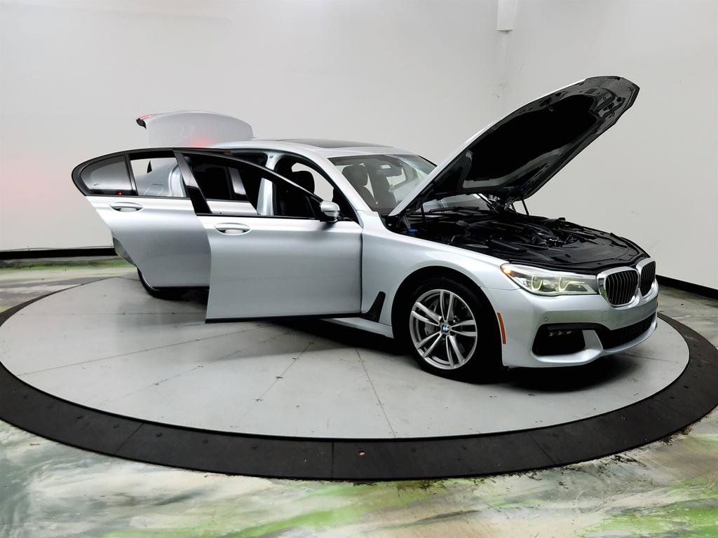 Used 2016 BMW 750i xDrive AWD/4WD image 10