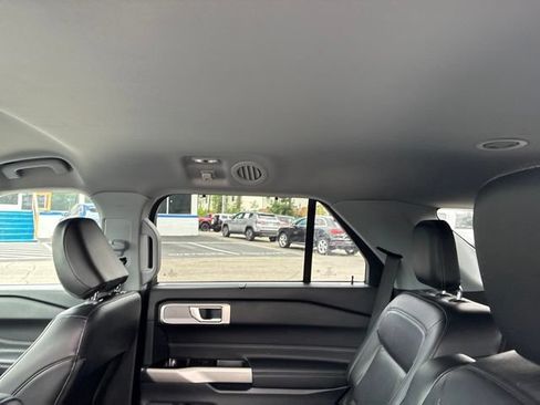 Used 2023 Ford Explorer Limited w/ Equipment Group 301A AWD/4WD image 77