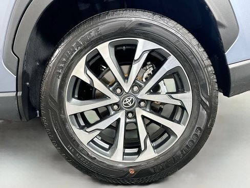 Certified 2025 Toyota Corolla Cross XLE FWD image 30