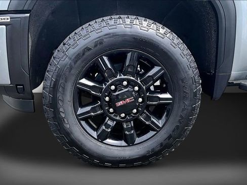 Used 2024 GMC Sierra 2500 AT4 w/ AT4 Preferred Package AWD/4WD image 8