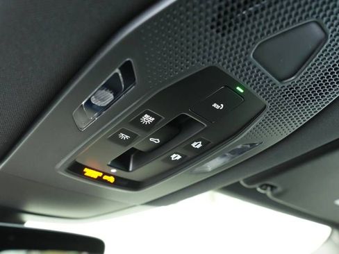 Certified 2025 Porsche Macan 4S Electric AWD/4WD image 36