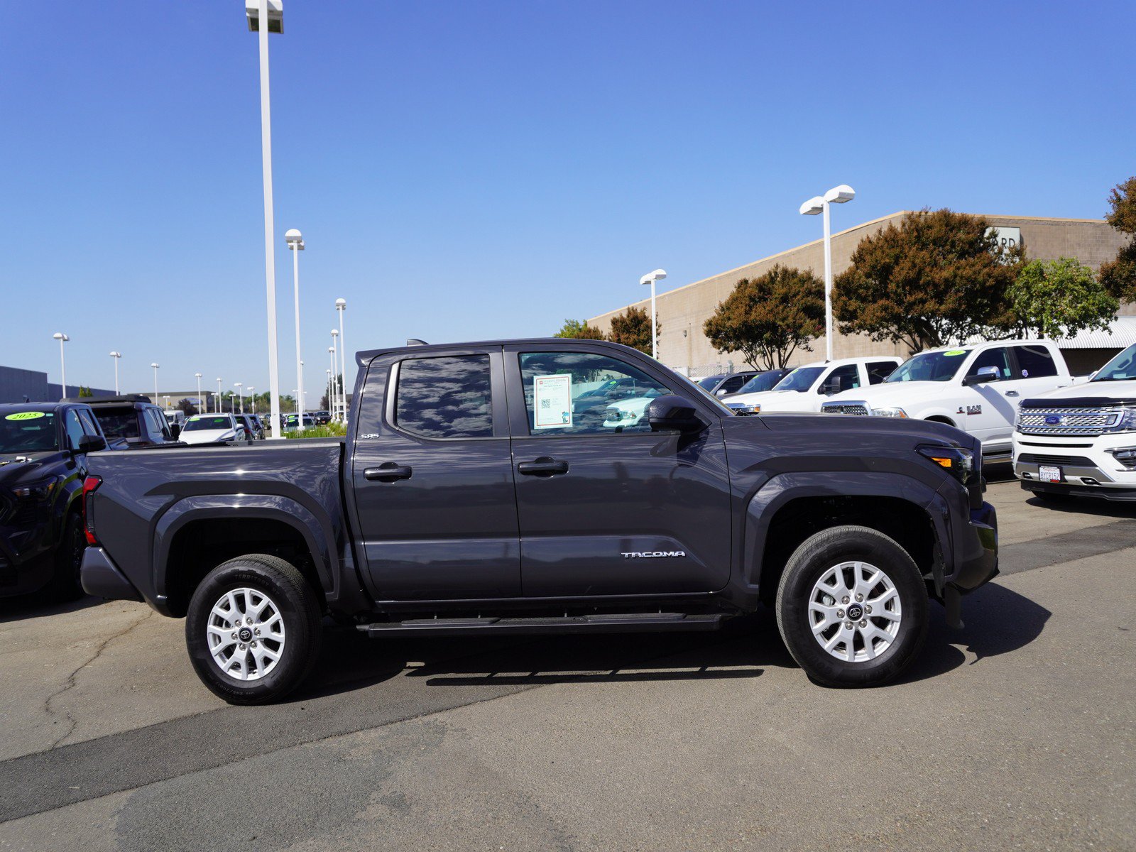 Used 2025 Toyota Tacoma SR5 AWD/4WD image 5