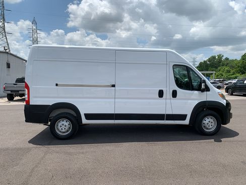 Used 2025 RAM ProMaster 2500 w/ Convenience Group FWD image 2