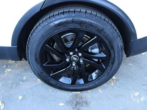 Used 2018 Land Rover Discovery SE AWD/4WD image 11