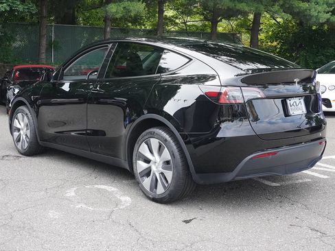 Used 2024 Tesla Model Y Long Range AWD/4WD image 9