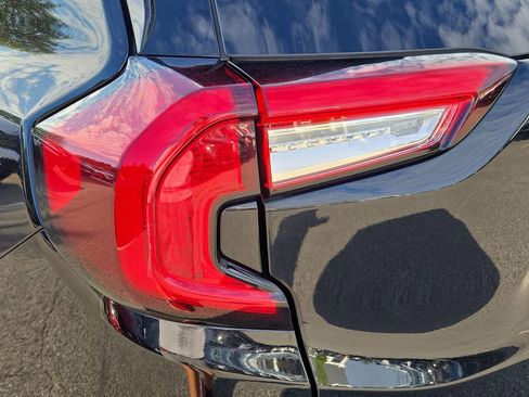 Used 2024 GMC Terrain SLT image 13