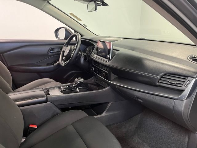 Used 2024 Nissan Rogue S FWD image 11