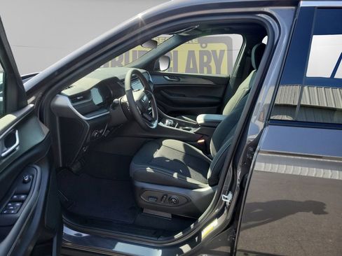 New 2025 Jeep Grand Cherokee L Laredo w/ Luxury Tech Group I image 10