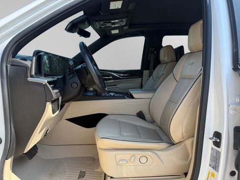 Used 2021 Cadillac Escalade ESV Premium Luxury image 9