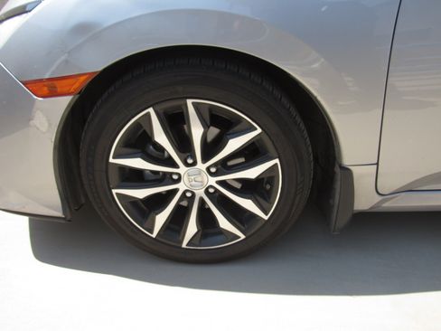 Used 2020 Honda Civic EX image 5