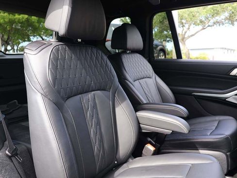 Used 2023 BMW X7 M60i w/ Executive Package AWD/4WD image 42