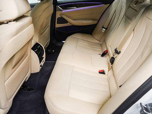 Certified 2022 BMW 530i w/ Premium Package image 21