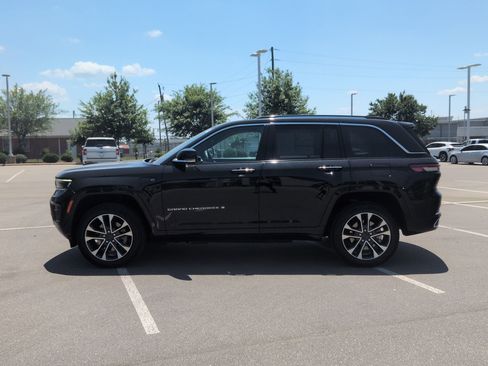 Used 2023 Jeep Grand Cherokee Overland AWD/4WD image 7