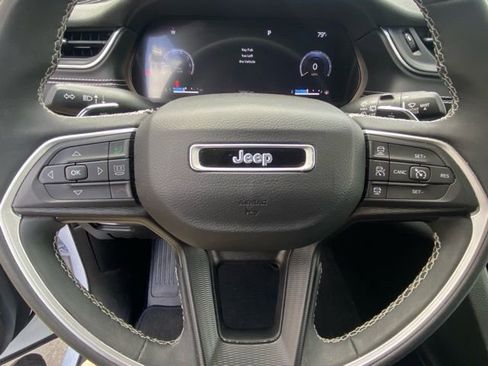 Used 2023 Jeep Grand Cherokee Laredo w/ Luxury Tech Group I image 17