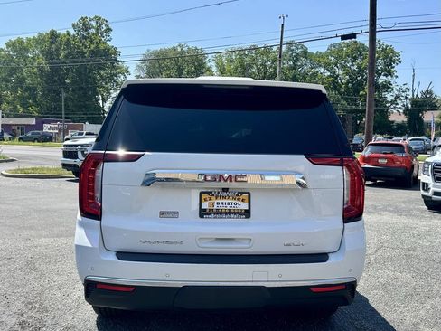 Used 2021 GMC Yukon XL SLT w/ SLT Luxury Plus Package AWD/4WD image 4