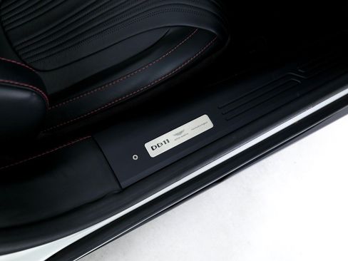 Used 2020 Aston Martin DB11 Volante RWD image 24
