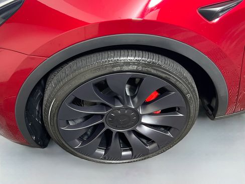 Used 2024 Tesla Model Y Performance AWD/4WD image 13