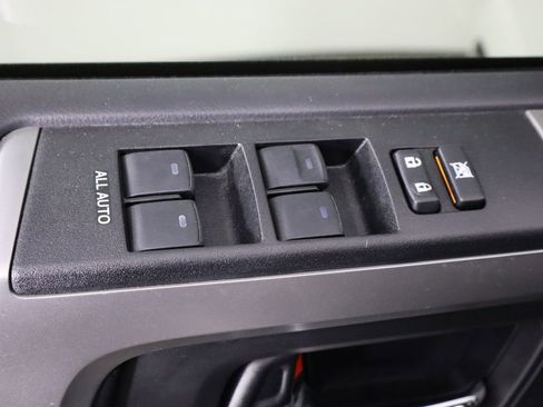 Used 2020 Toyota 4Runner SR5 AWD/4WD image 20