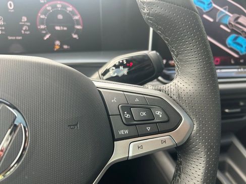 New 2026 Volkswagen Tiguan SE R-Line FWD image 22