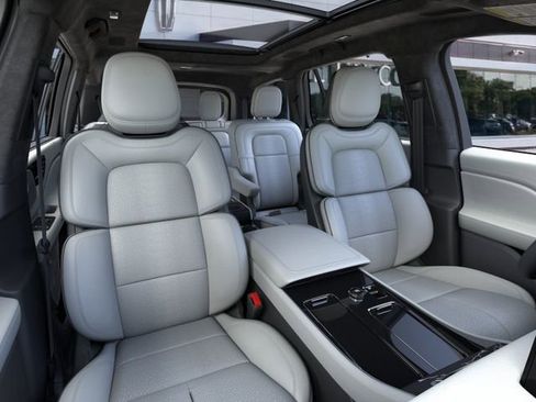 New 2026 Lincoln Aviator Black Label w/ Jet Appearance Package AWD/4WD image 11