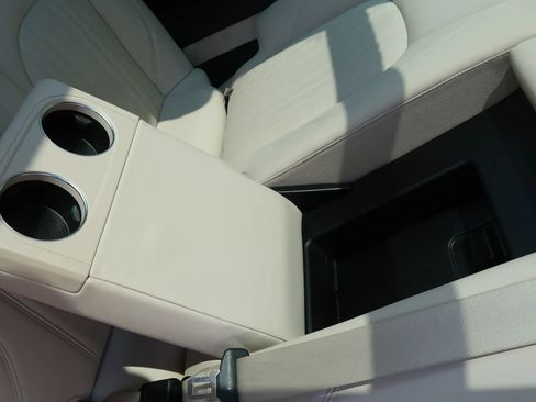 Used 2017 Maserati Levante w/ Luxury Package image 42