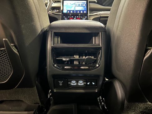 Used 2024 Jeep Grand Cherokee Trailhawk image 30