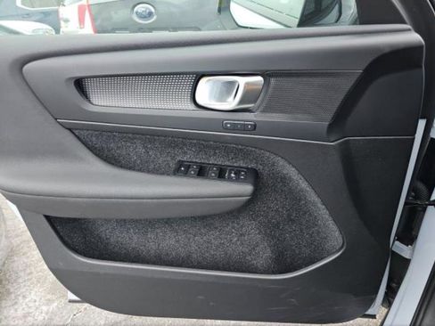 Certified 2025 Volvo XC40 B5 Plus image 15