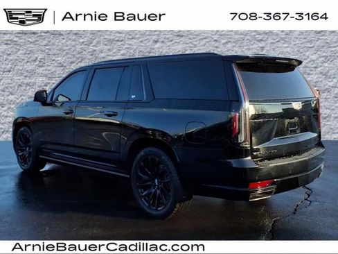 Used 2023 Cadillac Escalade ESV Sport w/ LPO, ONYX Package image 9